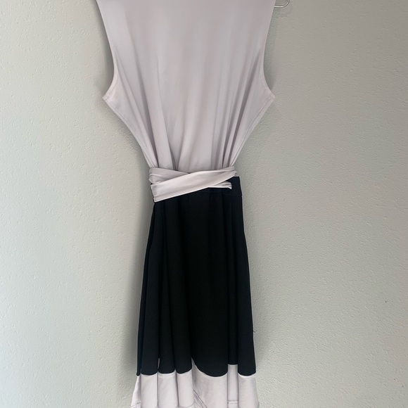 Women’s Wendy Williams Size M Wrap Around Dress. - Picture 9 of 13